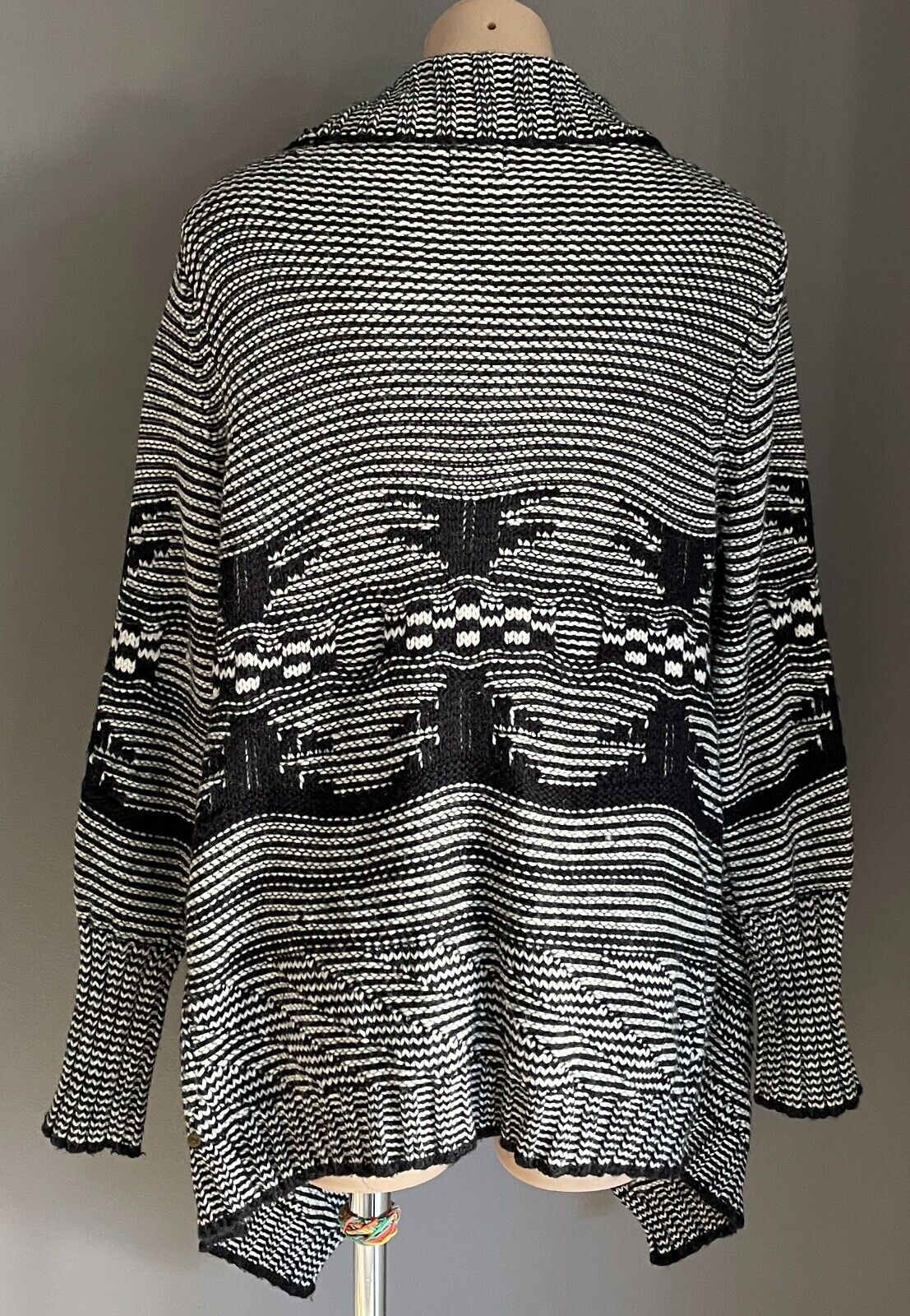 FIRETRAP Cardigan Black White Chunky Knit Drape w Kllt Pin Closure Size 14