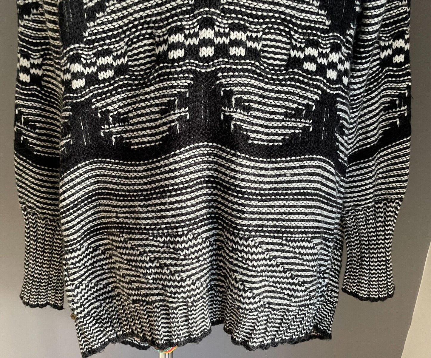 FIRETRAP Cardigan Black White Chunky Knit Drape w Kllt Pin Closure Size 14