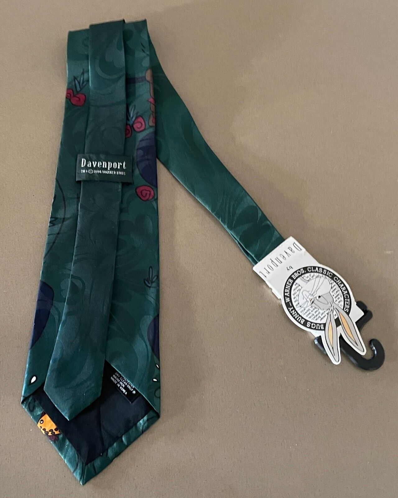 Looney Tunes Tie DAVENPORT ELMER FUDD & BUGS BUNNY Print NeckTie NEW