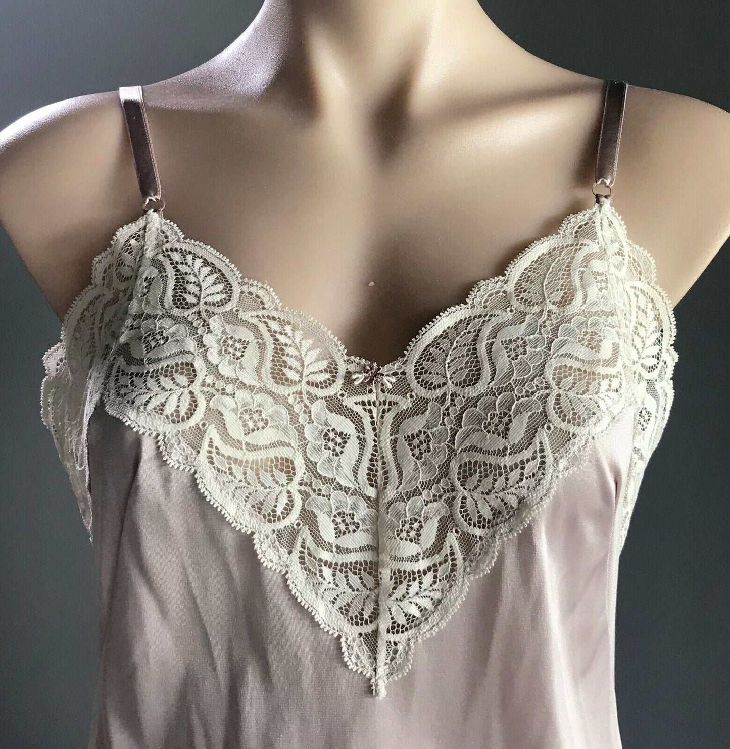 FORMFIT Rich Girl Vintage Petticoat Champagne Off White Lace Trim Full Slip 12