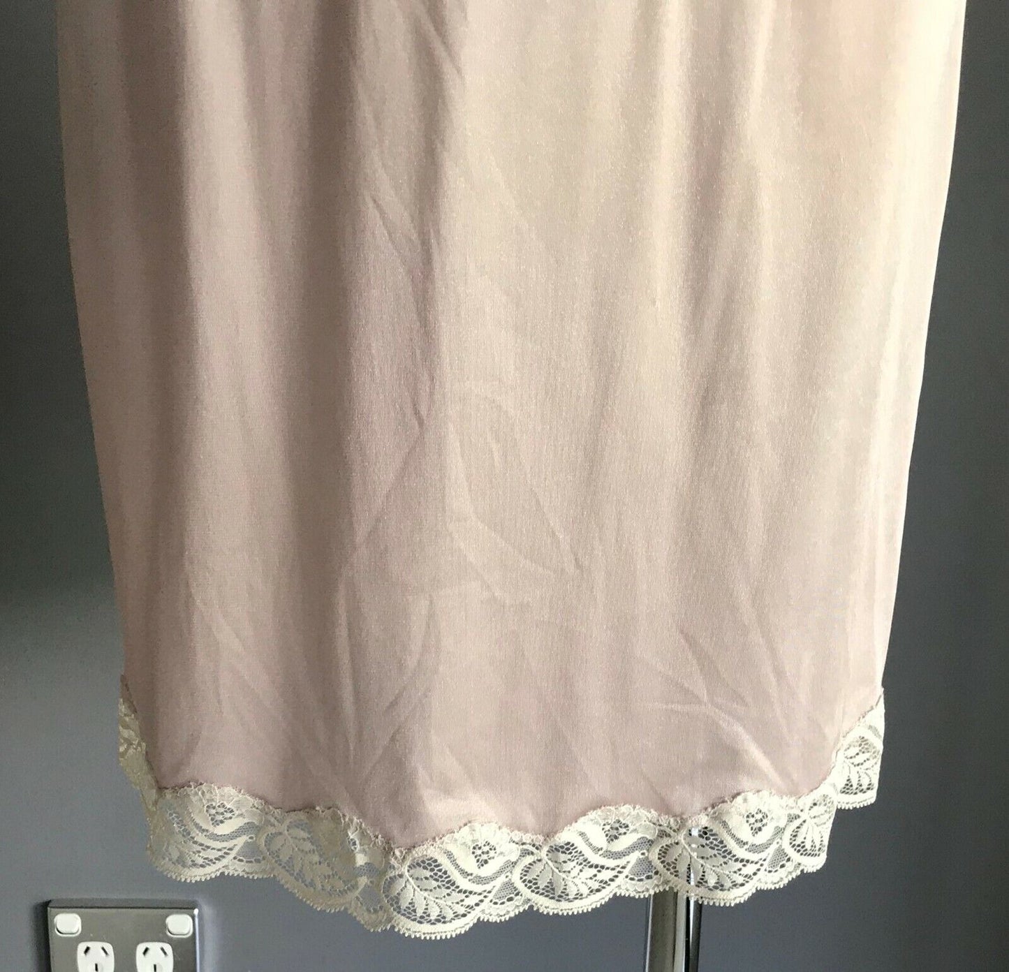 FORMFIT Rich Girl Vintage Petticoat Champagne Off White Lace Trim Full Slip 12