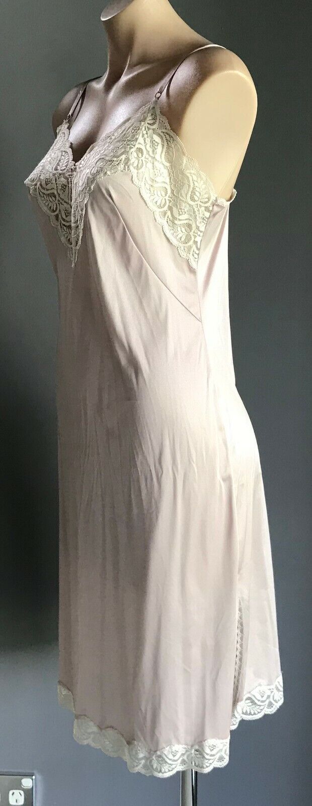 FORMFIT Rich Girl Vintage Petticoat Champagne Off White Lace Trim Full Slip 12