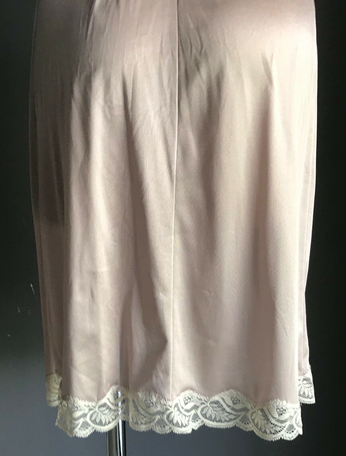 FORMFIT Rich Girl Vintage Petticoat Champagne Off White Lace Trim Full Slip 12
