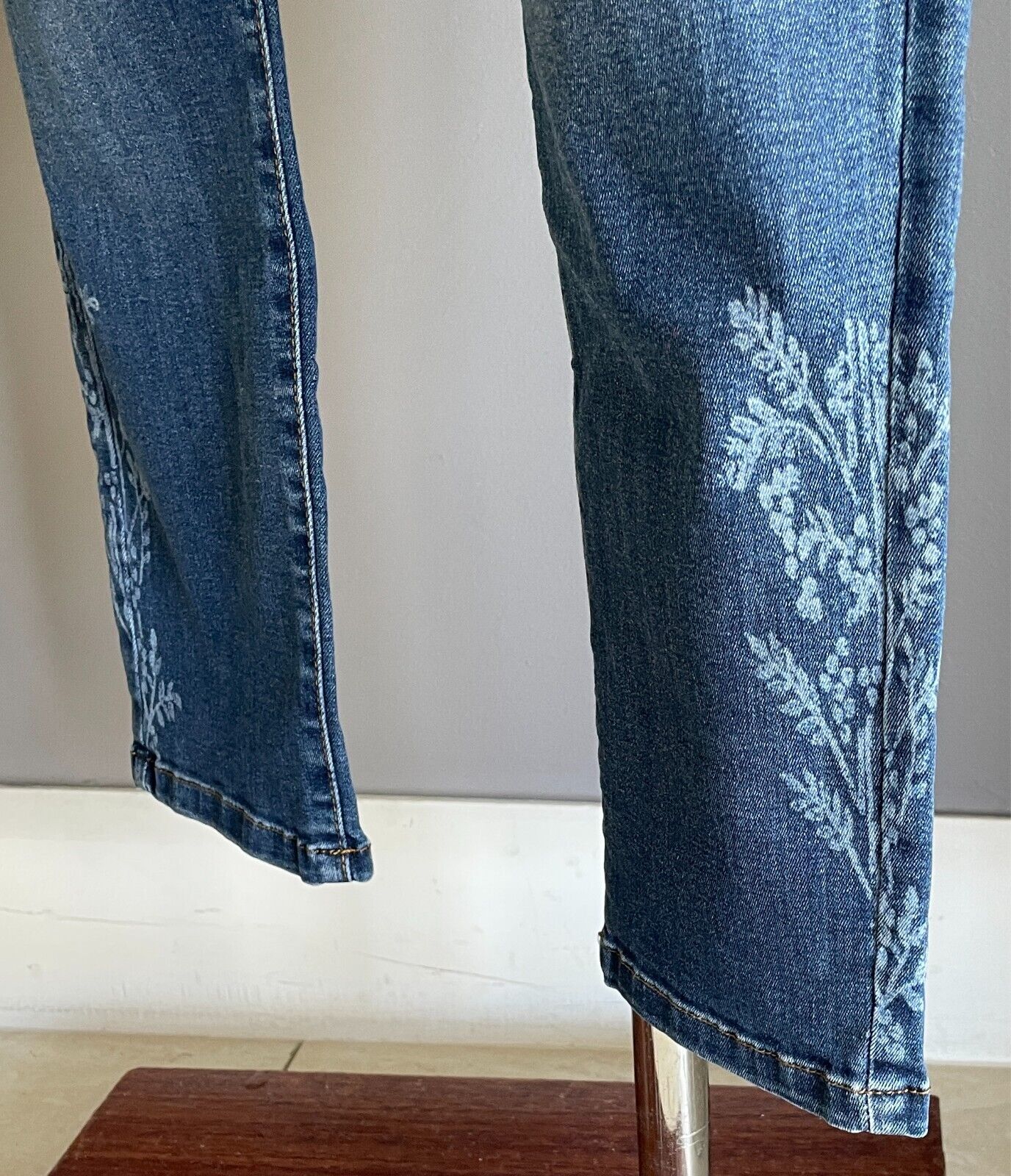 I SAY Lucca Blue Denim Jeans Skinny Leg 7/8 Length Size 14 Stretch Leg Print