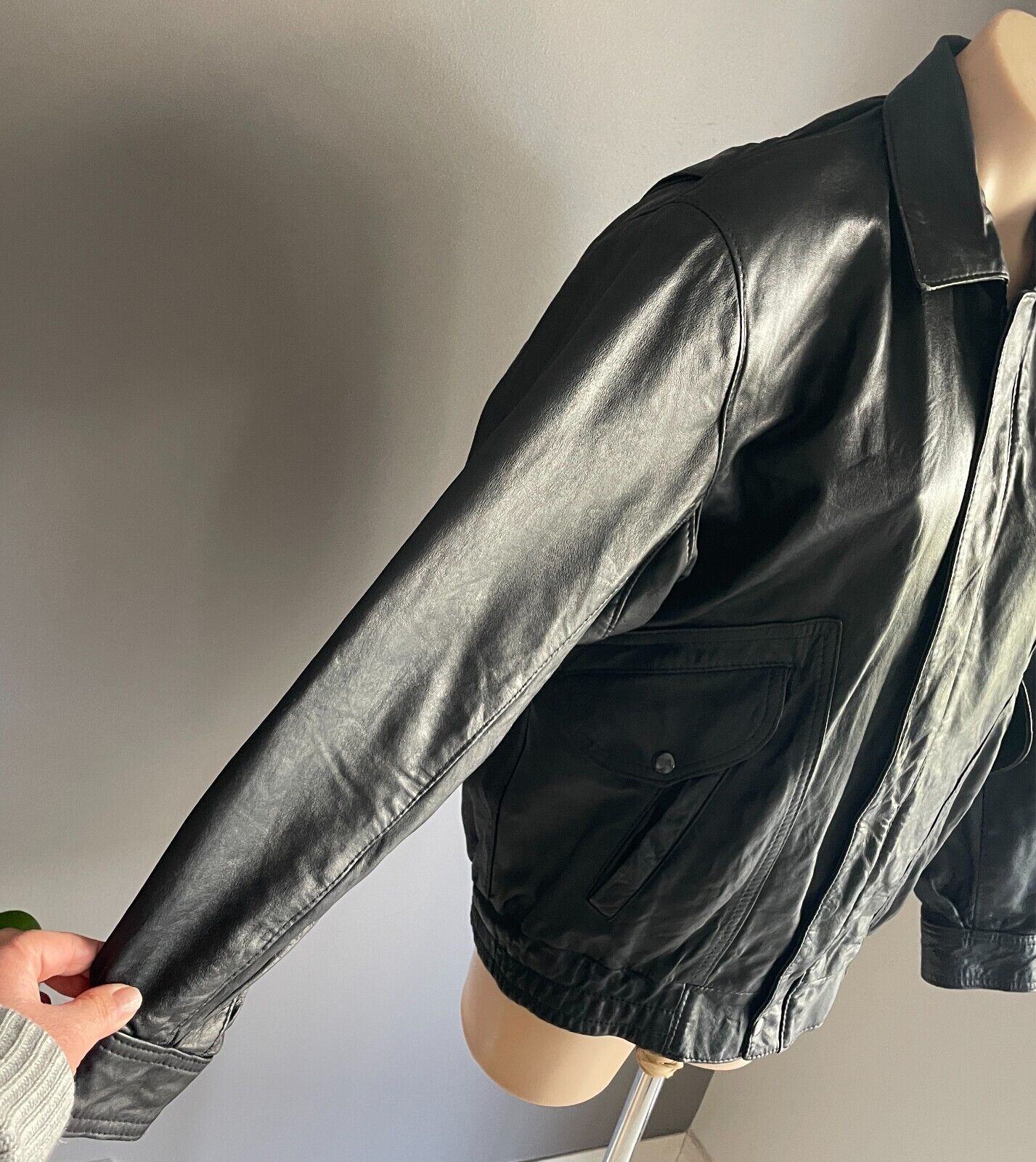 Vintage JONTELL LEATHER Black Leather Bomber Jacket Size M Lined Elastic Hem