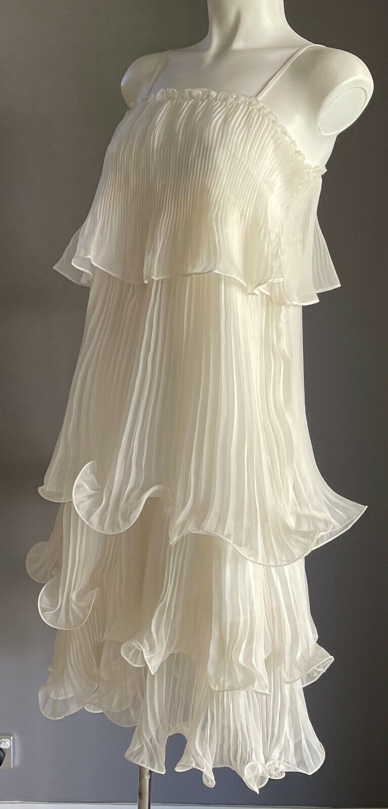 MEDASI Short Dress Off White Pleated SleevelessTier A-Line Size 6 8