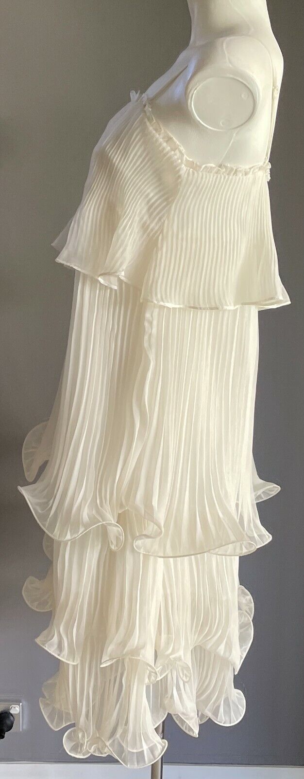 MEDASI Short Dress Off White Pleated SleevelessTier A-Line Size 6 8