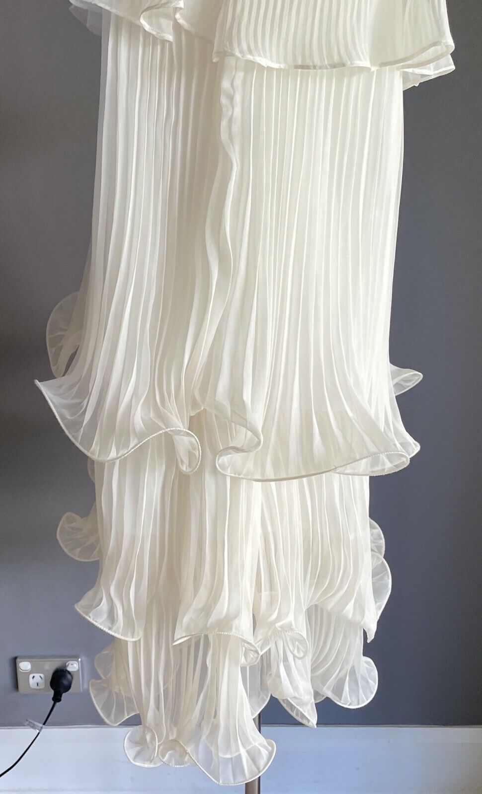 MEDASI Short Dress Off White Pleated SleevelessTier A-Line Size 6 8