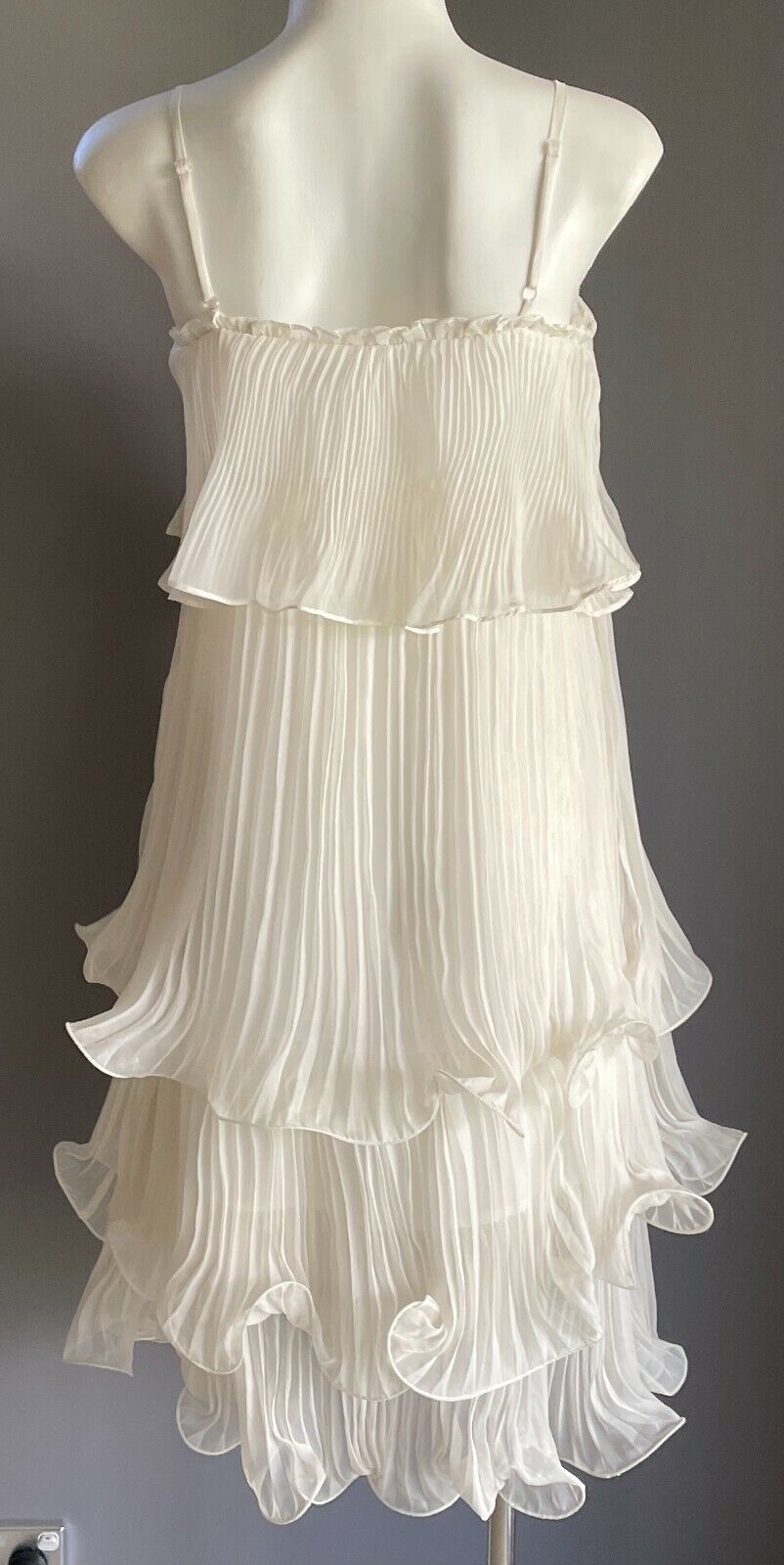 MEDASI Short Dress Off White Pleated SleevelessTier A-Line Size 6 8