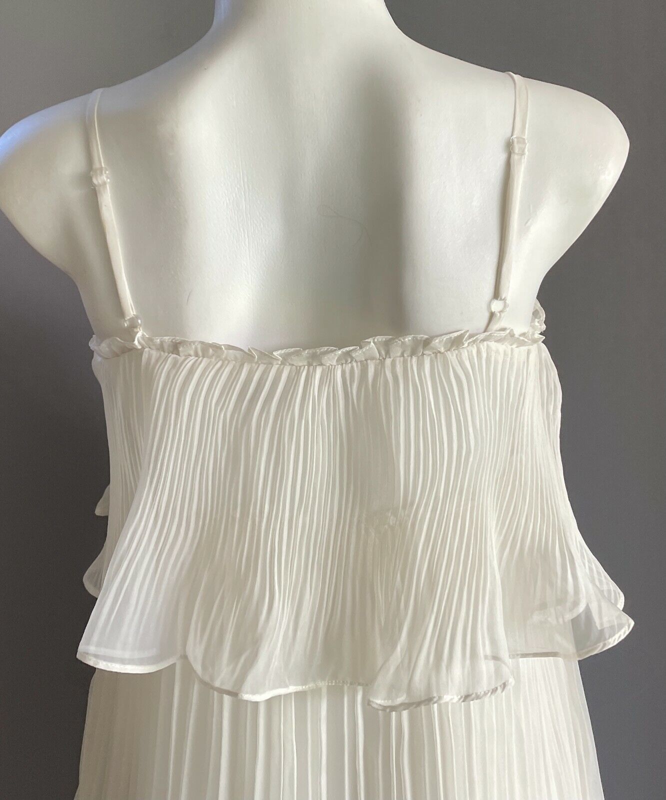 MEDASI Short Dress Off White Pleated SleevelessTier A-Line Size 6 8