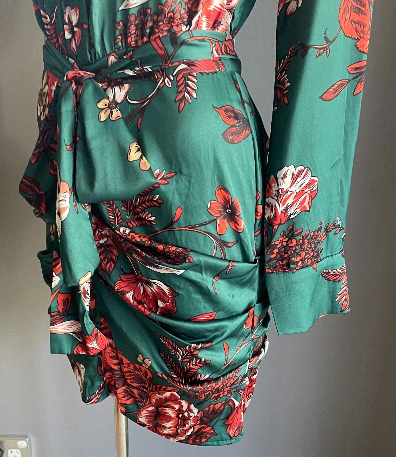 Pretty Little Things Emerald Green Floral Buttons Ruched Drape Shirt Dress Sz 8