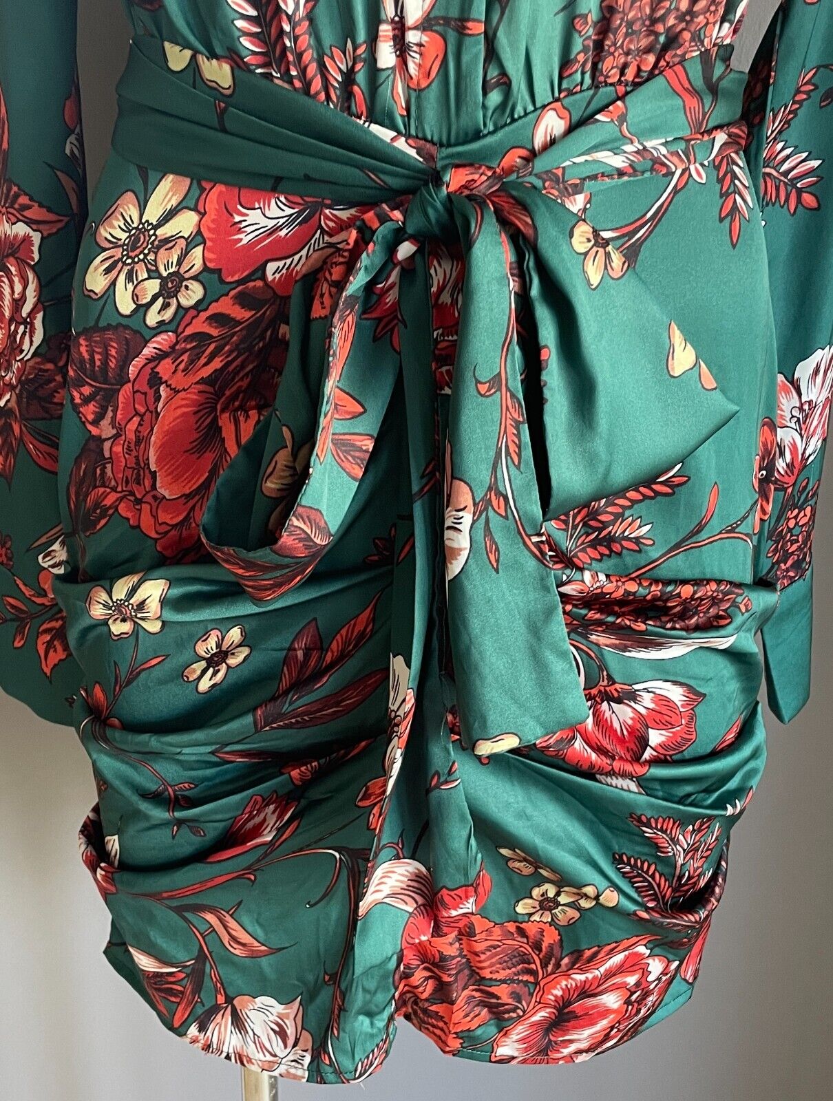 Pretty Little Things Emerald Green Floral Buttons Ruched Drape Shirt Dress Sz 8