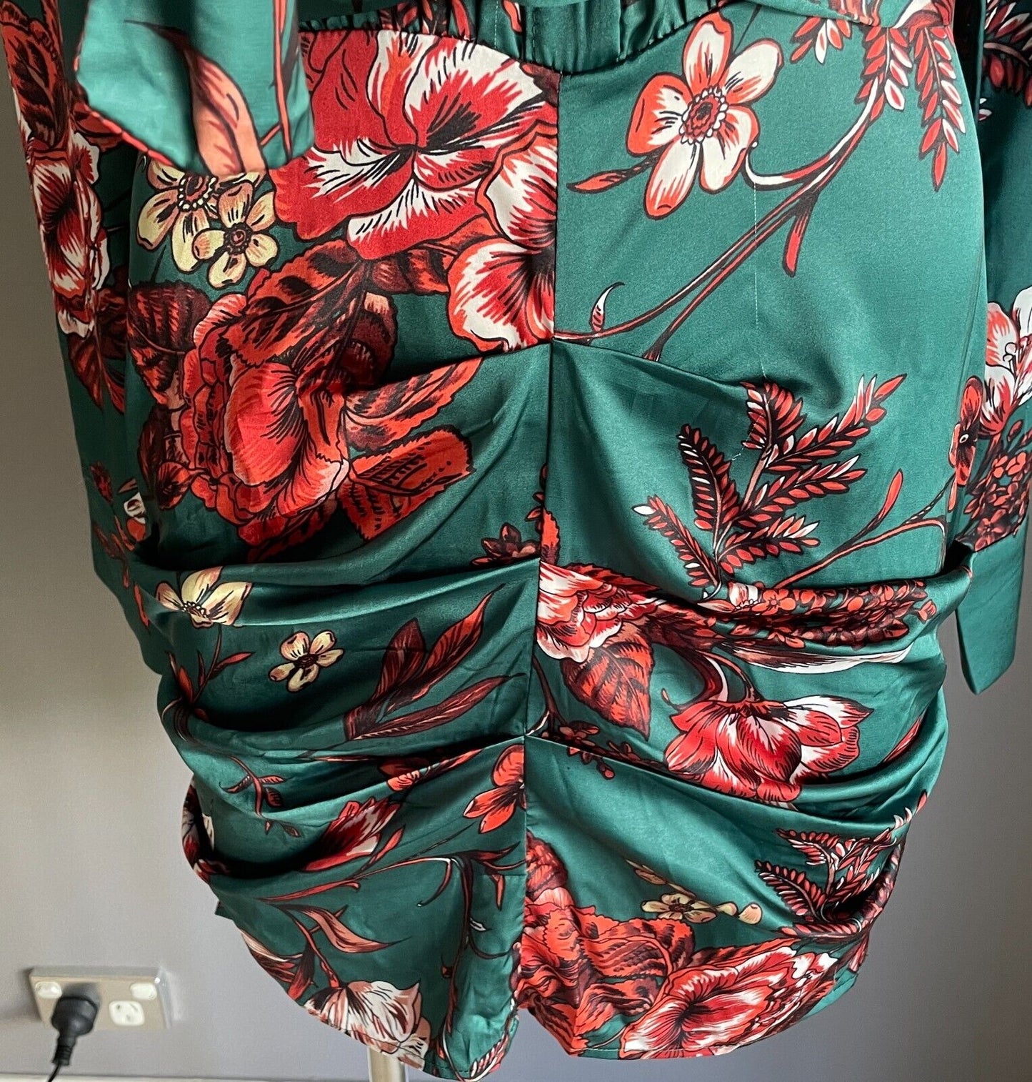 Pretty Little Things Emerald Green Floral Buttons Ruched Drape Shirt Dress Sz 8