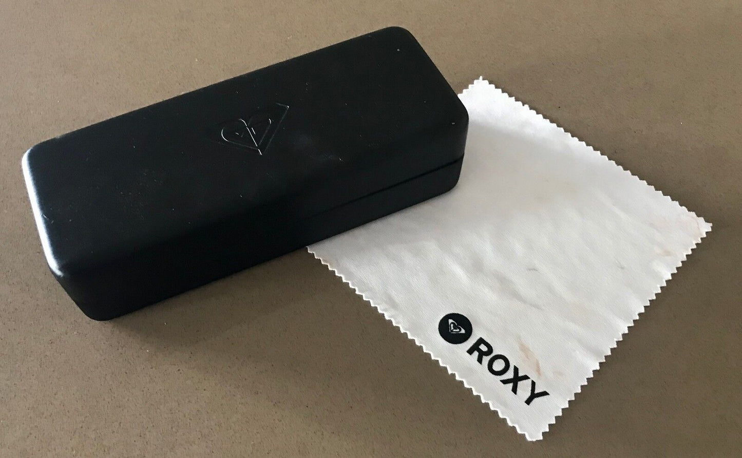 ROXY Logo Black SunGlasses Hard Case Cover Cleaning Cloth EMPTY CASE -NO Glasses