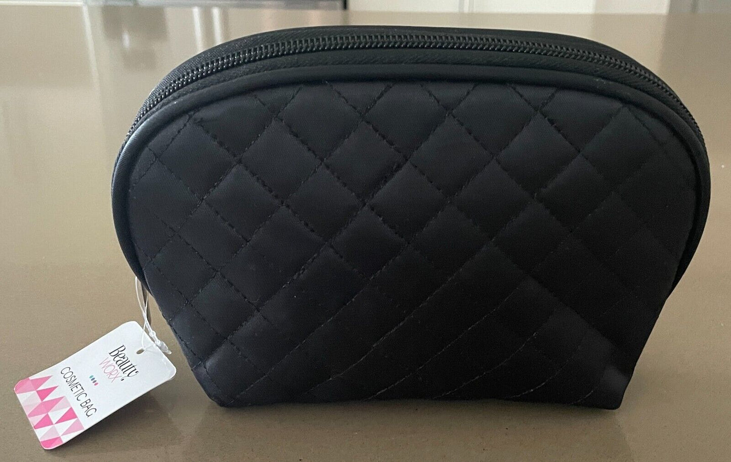 Makeup Bag BEAUTY WORX Wet Pack Black Quilted Zip Closure Easy Care Nylon NEW