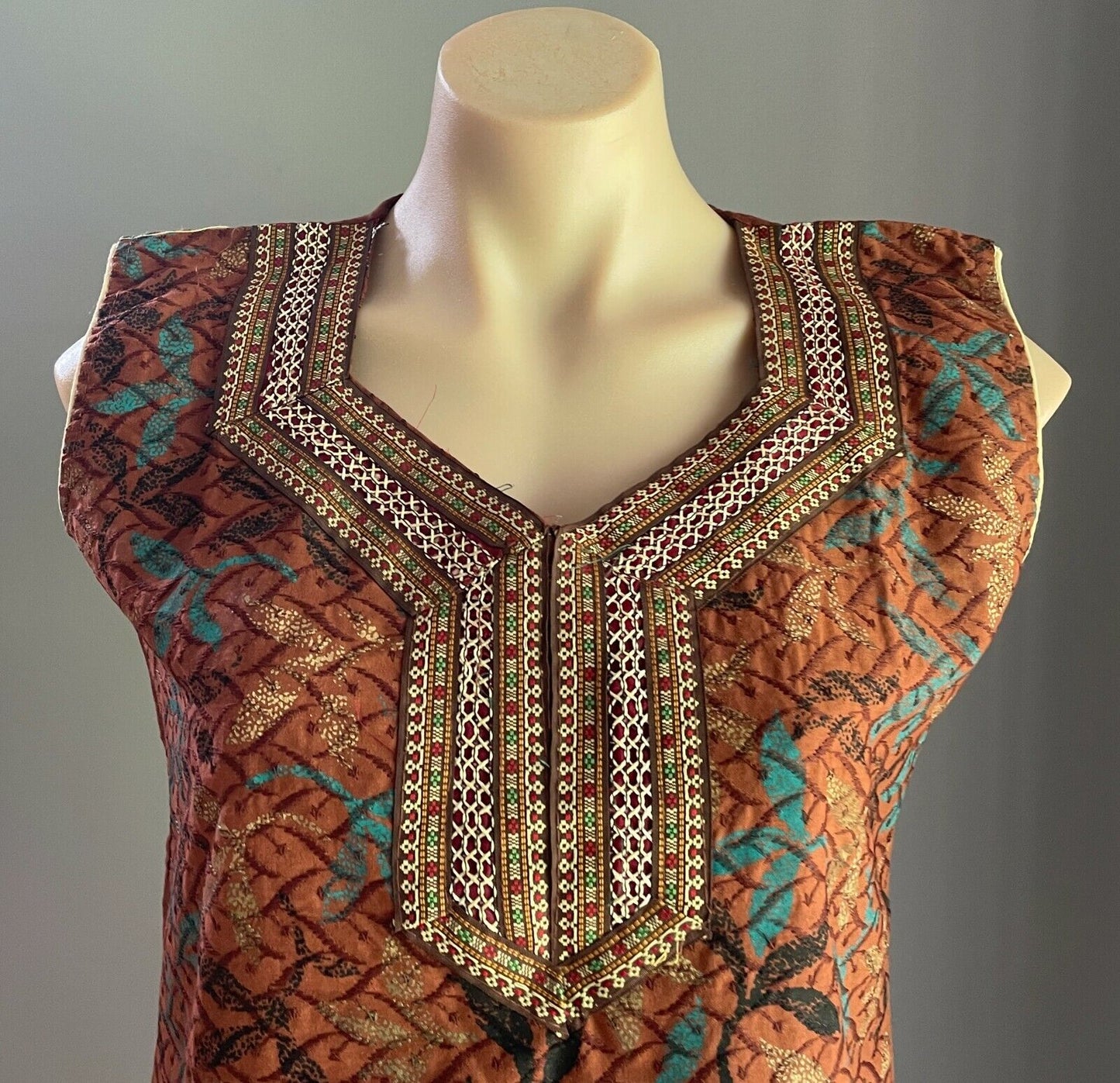 KURTA SET Sleeveless Top Sz 10 & Cropped Pants Sz 18 Brown Yellow Colours NEW