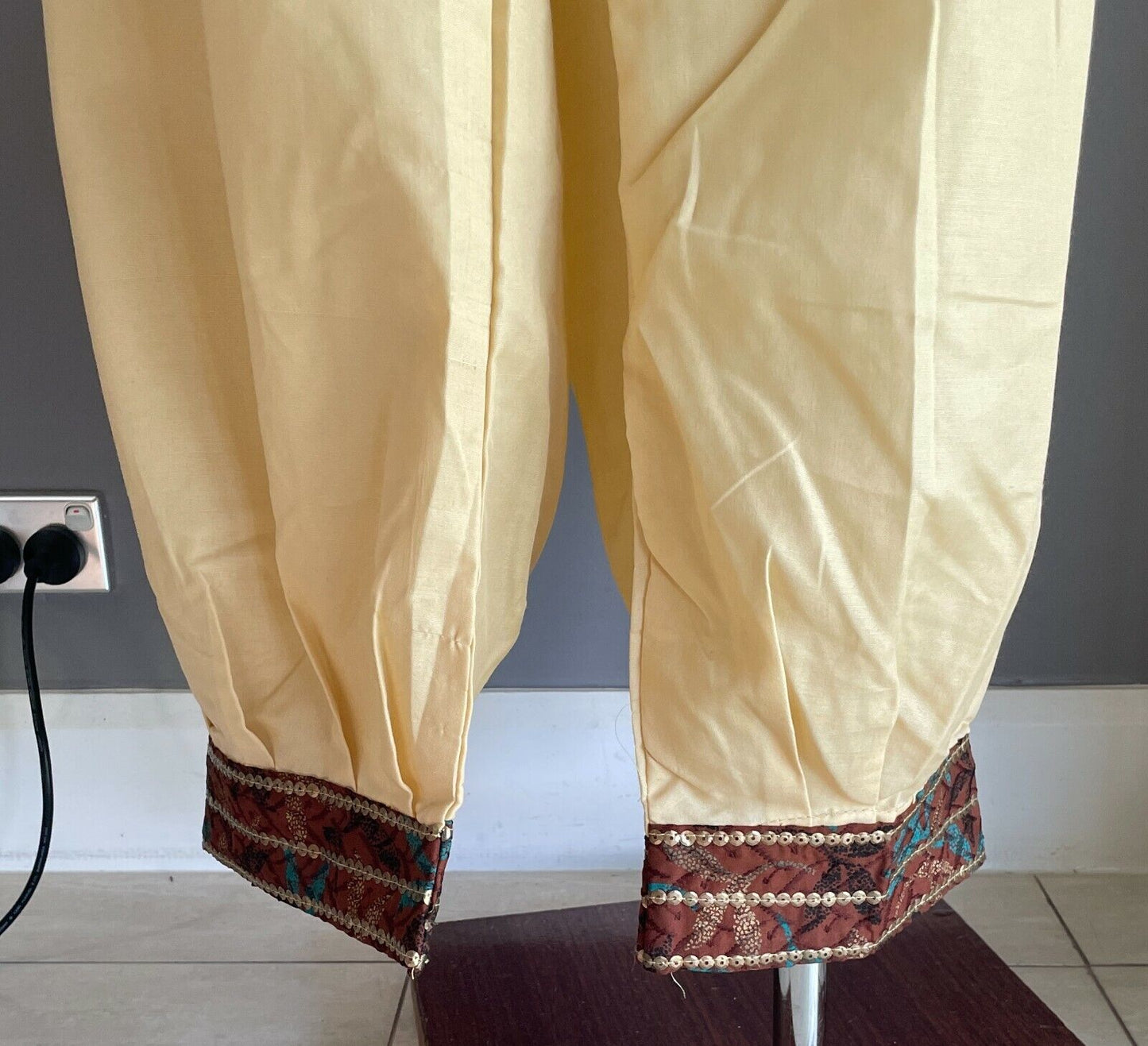 KURTA SET Sleeveless Top Sz 10 & Cropped Pants Sz 18 Brown Yellow Colours NEW