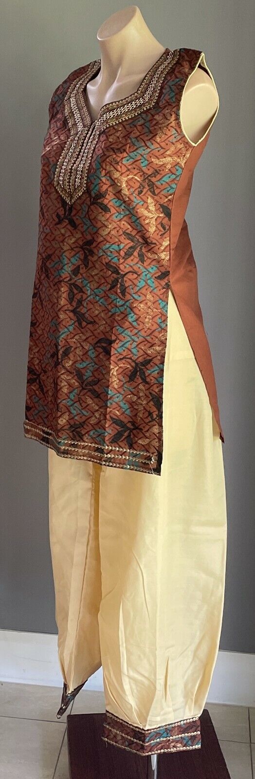 KURTA SET Sleeveless Top Sz 10 & Cropped Pants Sz 18 Brown Yellow Colours NEW