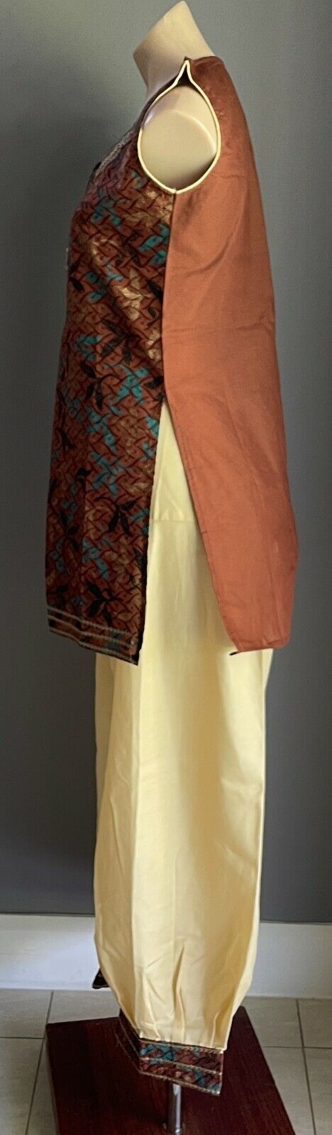 KURTA SET Sleeveless Top Sz 10 & Cropped Pants Sz 18 Brown Yellow Colours NEW