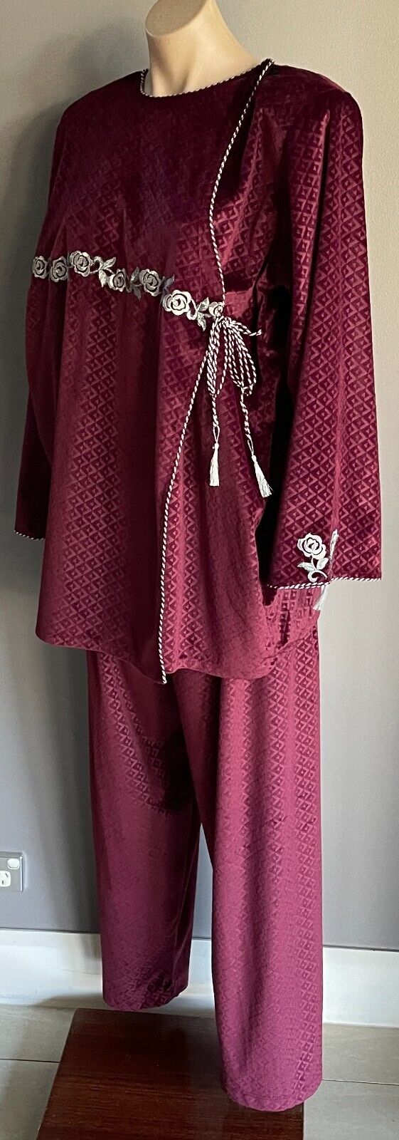 Pant Suit 2 Piece Burgundy Maroon Velour 3D Diamond L/Sleeve Top Pants 48 AU 18