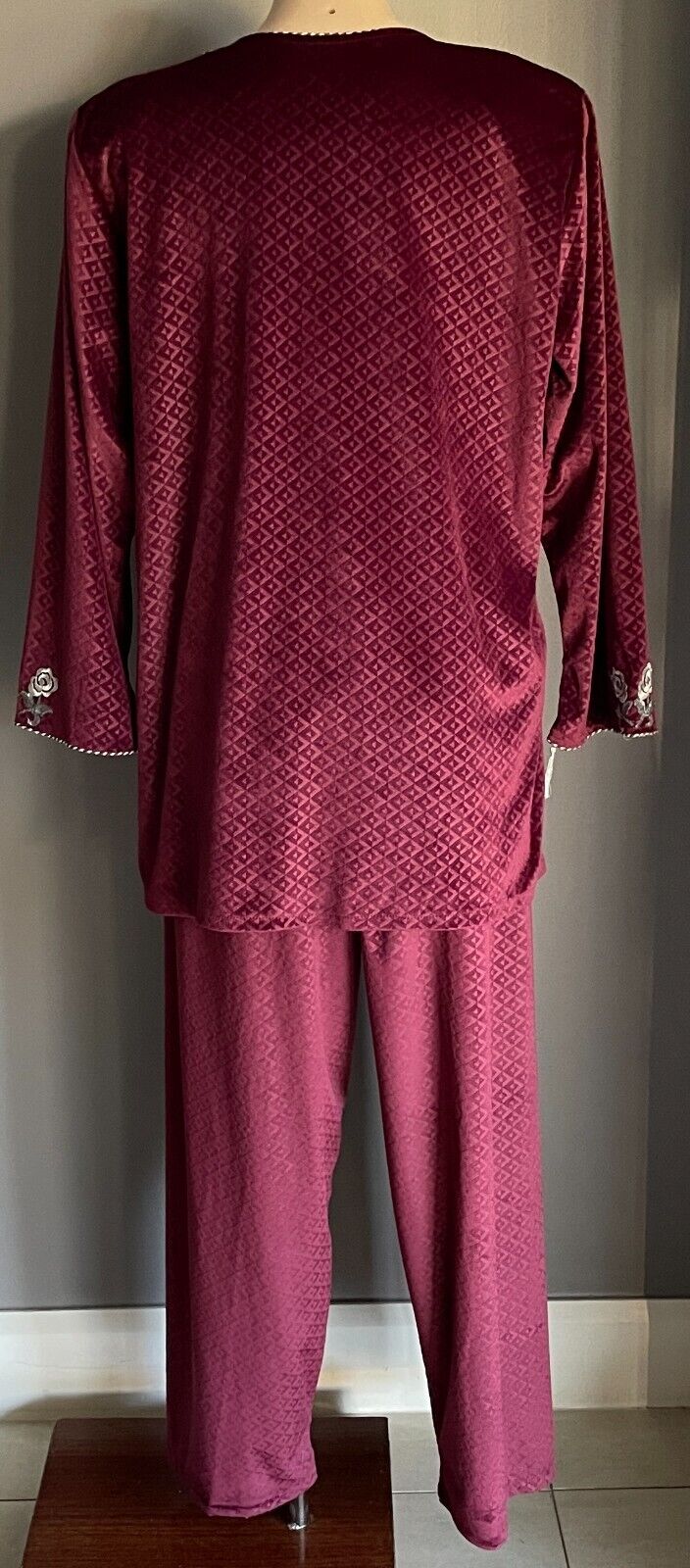 Pant Suit 2 Piece Burgundy Maroon Velour 3D Diamond L/Sleeve Top Pants 48 AU 18