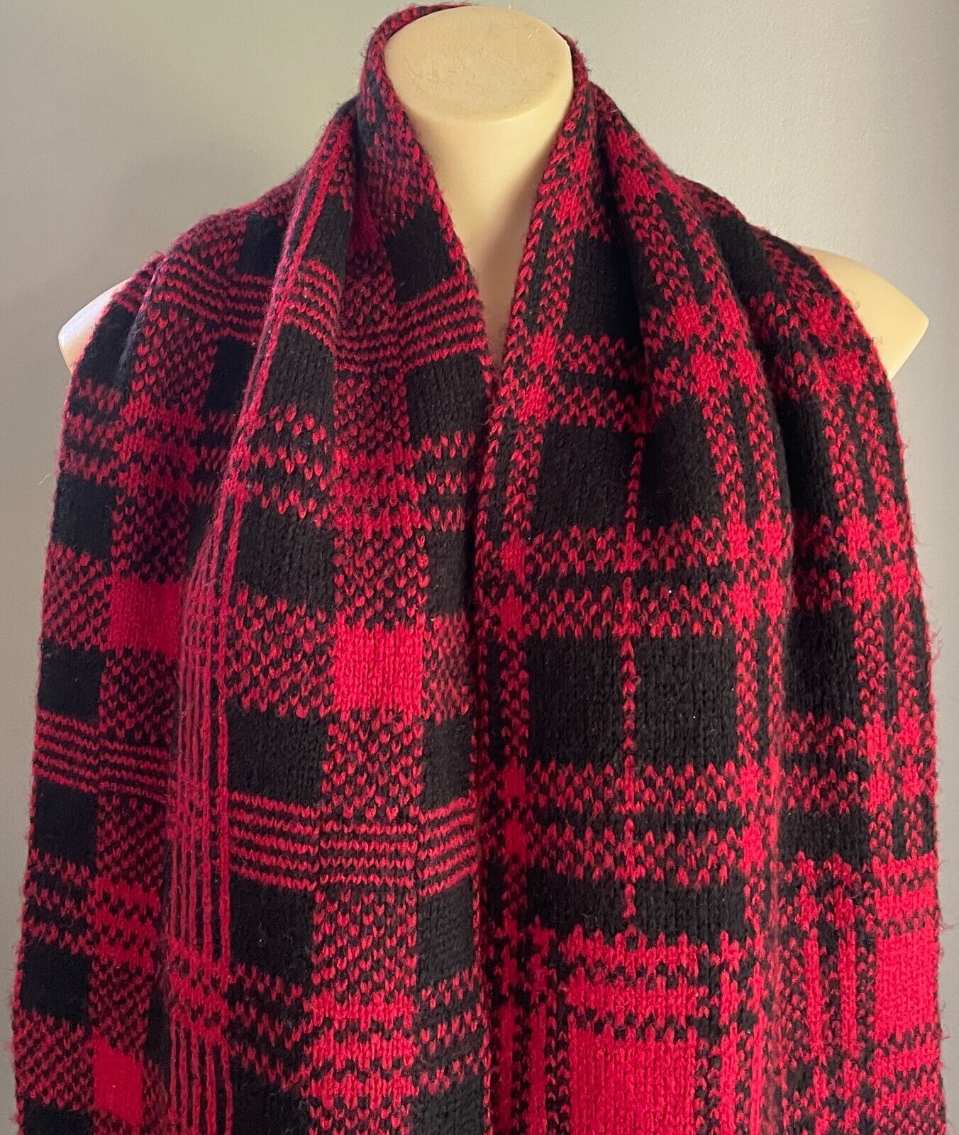 GIORDANO Burgundy & Black Knit Check Scarf Wrap Rectangle Shape 30 x 220cm NEW