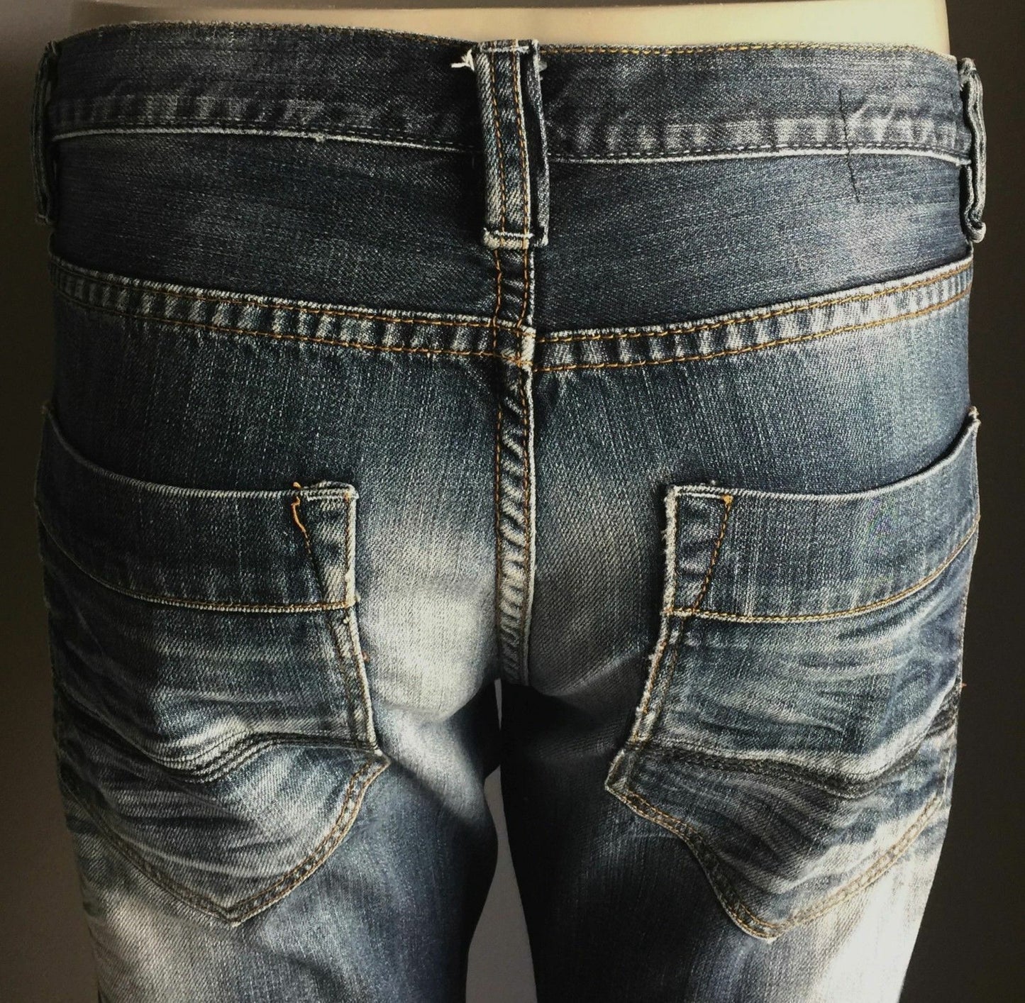 Mens CONNOR Blue Jeans Distressed Faded Denim Straight Leg Casual Size 34W 32L