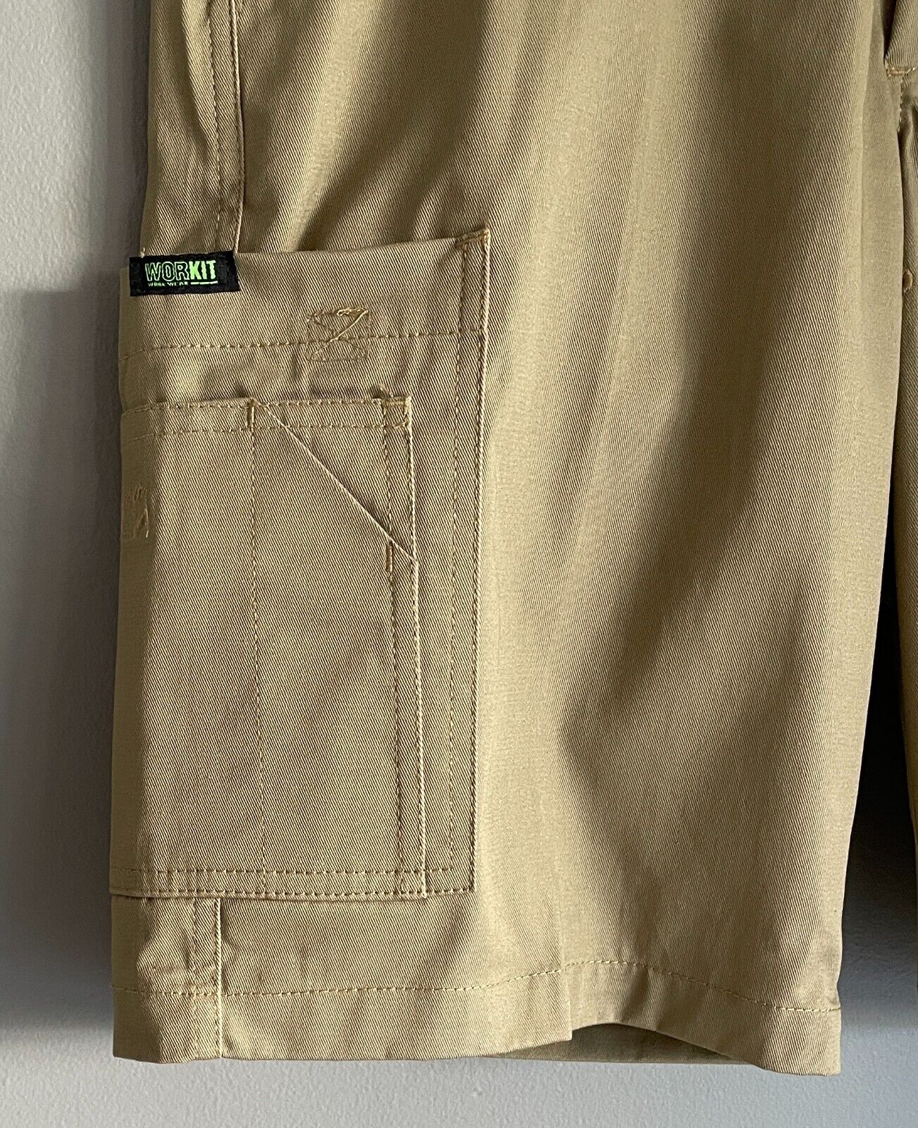 Mens WORKIT Lightweight Cotton Drill Cargo Shorts Khaki Size 77R New in Pack