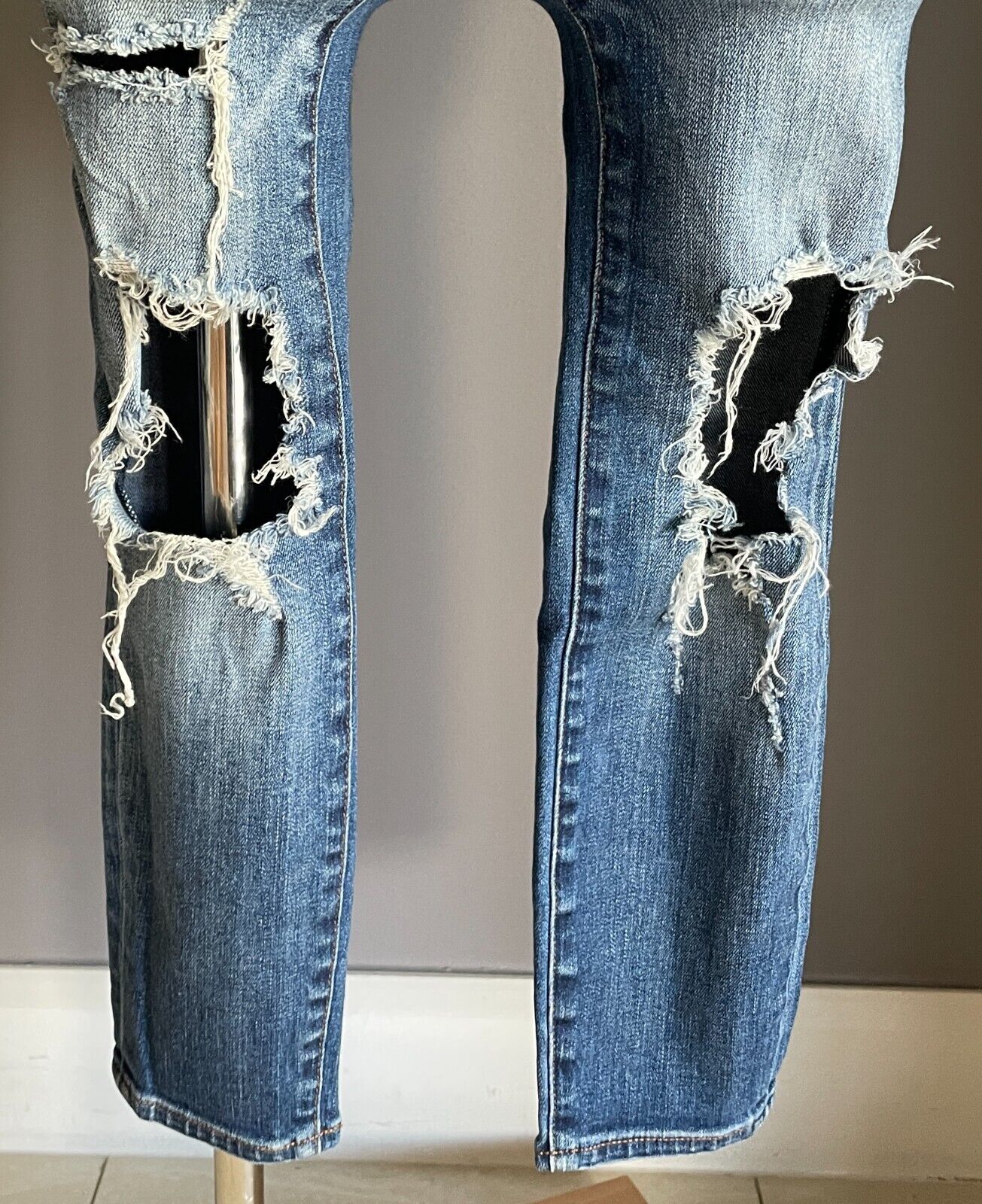 J BRAND Blue Denim Jeans Stretch  Low Rise Ripped Knees Skinny Leg 7/8 DSize 25