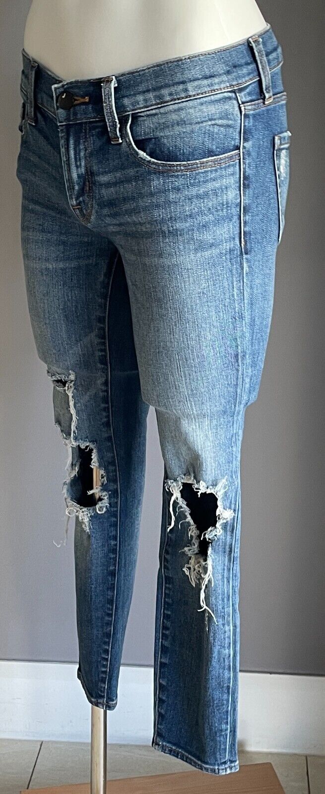 J BRAND Blue Denim Jeans Stretch  Low Rise Ripped Knees Skinny Leg 7/8 DSize 25