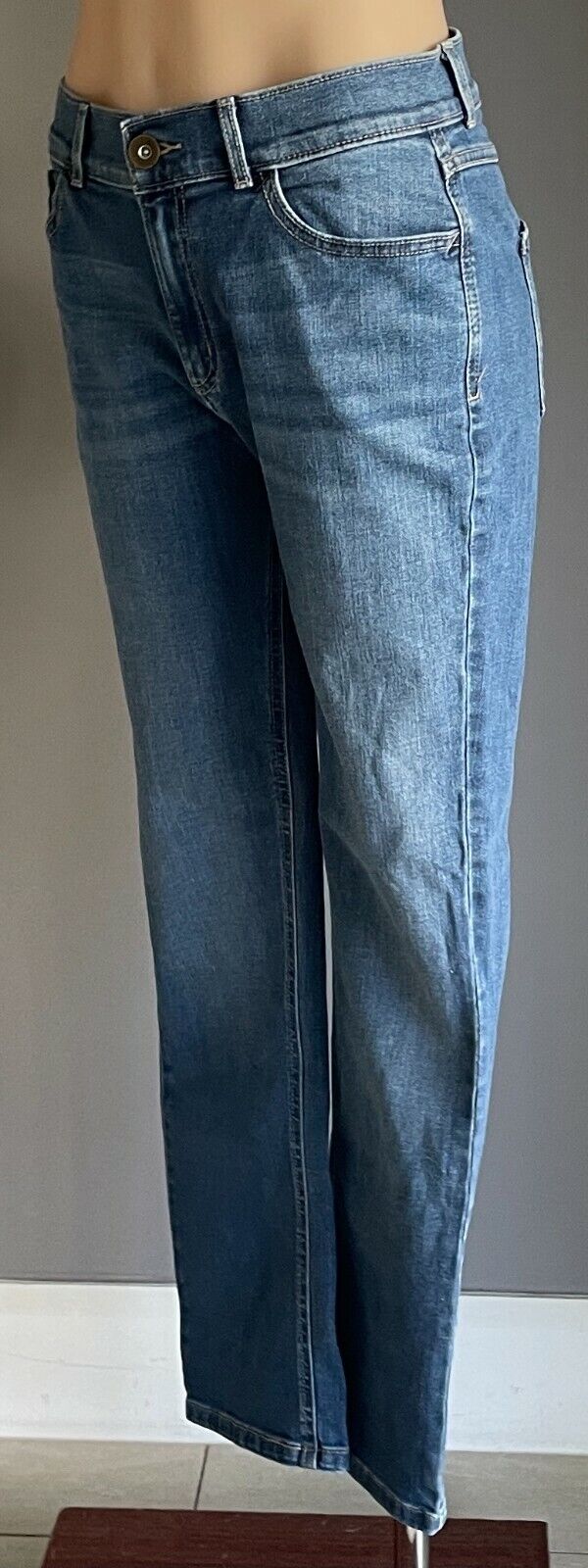 DENIM JEANS Light Blue Stretch Denim Straight Leg Jeans Whiskers Ladies Size 12