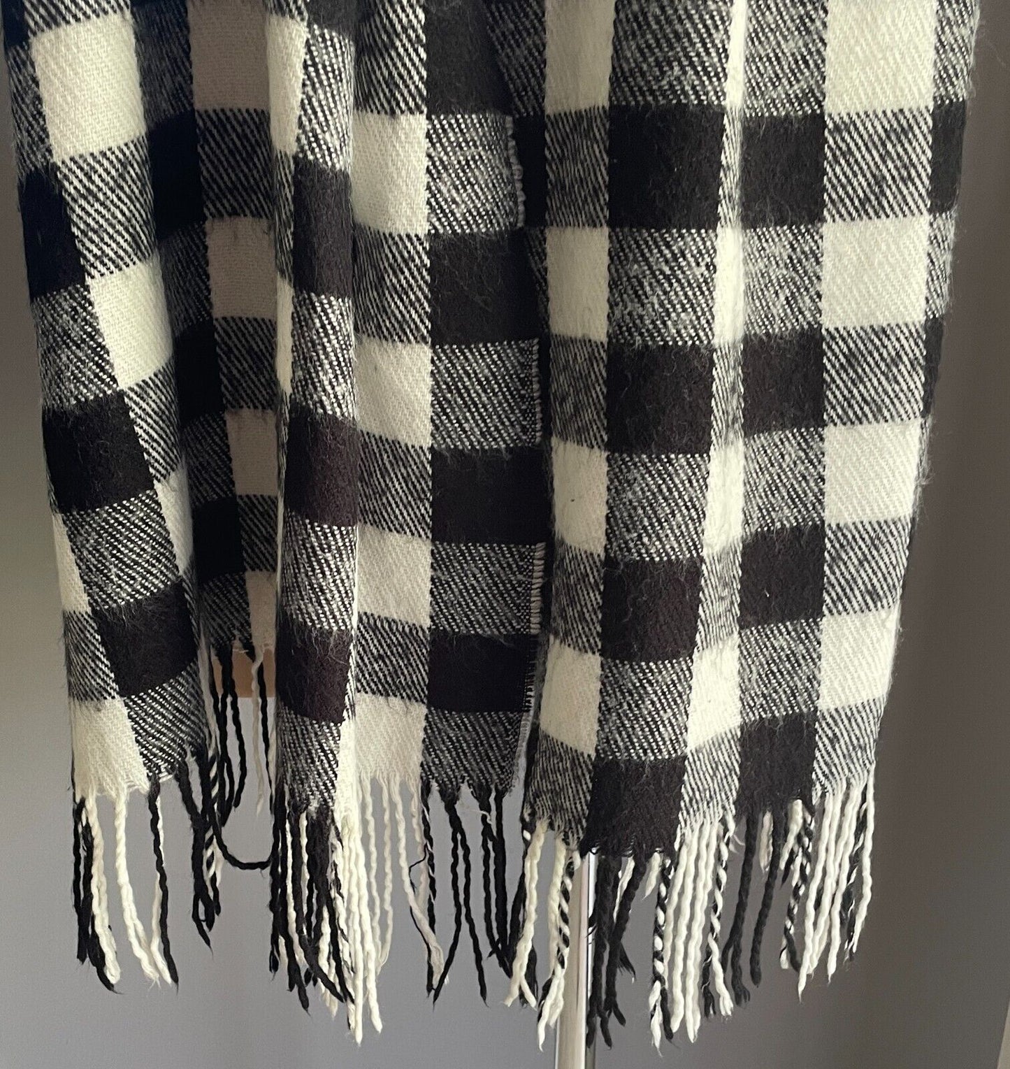 Neck Scarf Black & White Check Knit Rectangle Fringed Large 184 x 52cm Unisex