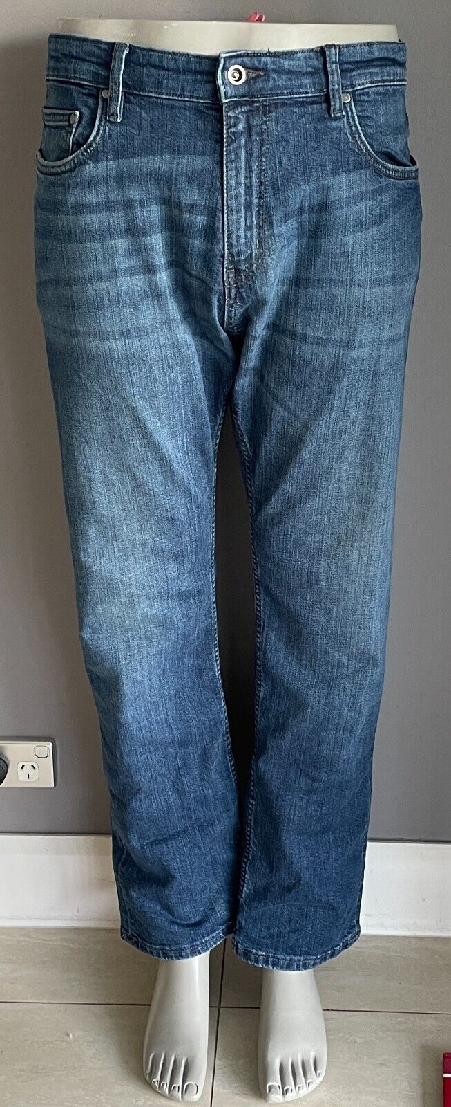 RODD & GUNN Classic Blue Denim Jeans Size 36R Relaxed Straight Leg Fit