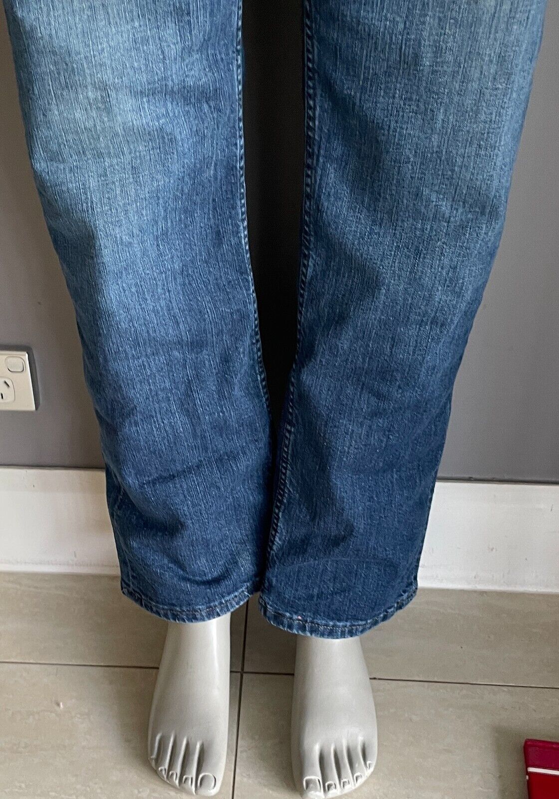 RODD & GUNN Classic Blue Denim Jeans Size 36R Relaxed Straight Leg Fit