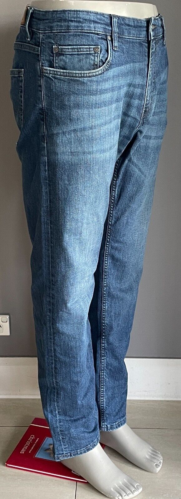 RODD & GUNN Classic Blue Denim Jeans Size 36R Relaxed Straight Leg Fit