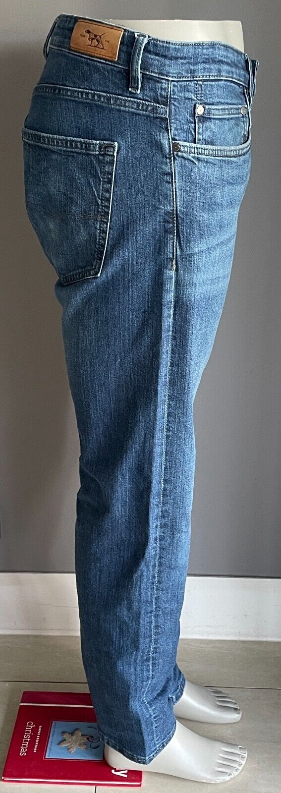 RODD & GUNN Classic Blue Denim Jeans Size 36R Relaxed Straight Leg Fit