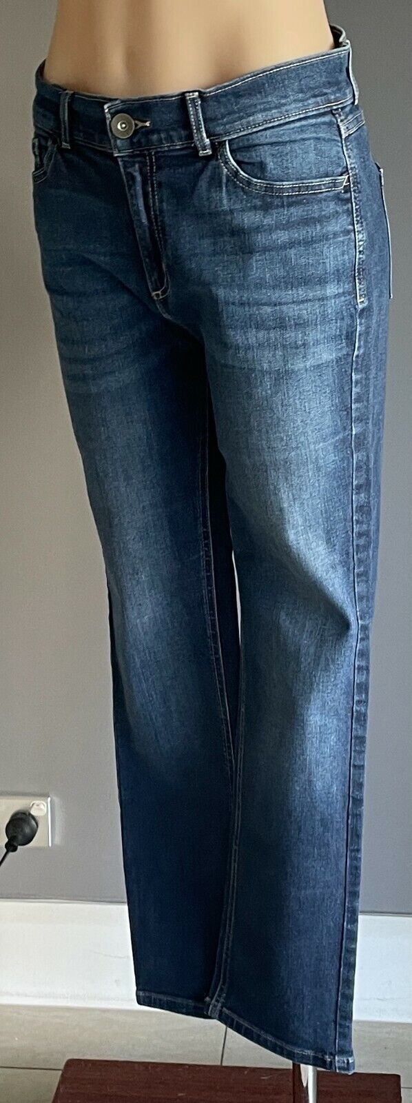 DENIM JEANS Straight Leg Jeans Mid Blue Stretch Denim Whiskers Ladies Sz 12 New
