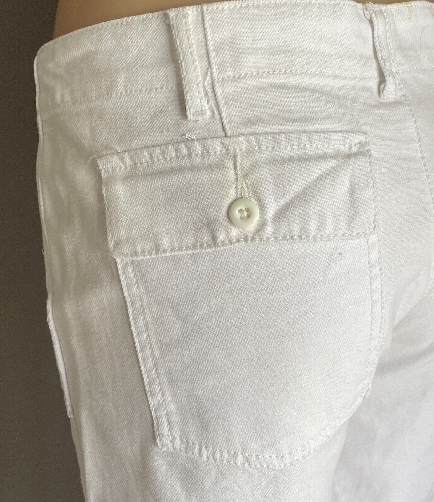 ENVIOUS White Skinny Leg Cropped Denim Jeans Size 12 Distressed at Pockets