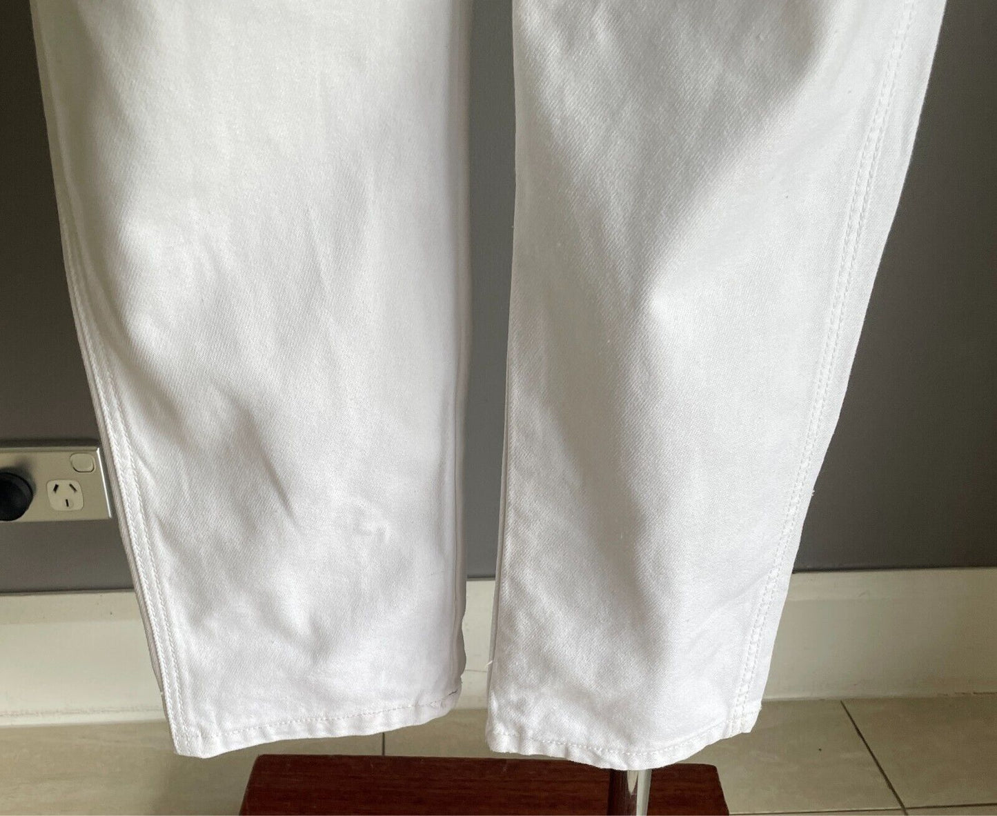 ENVIOUS White Skinny Leg Cropped Denim Jeans Size 12 Distressed at Pockets