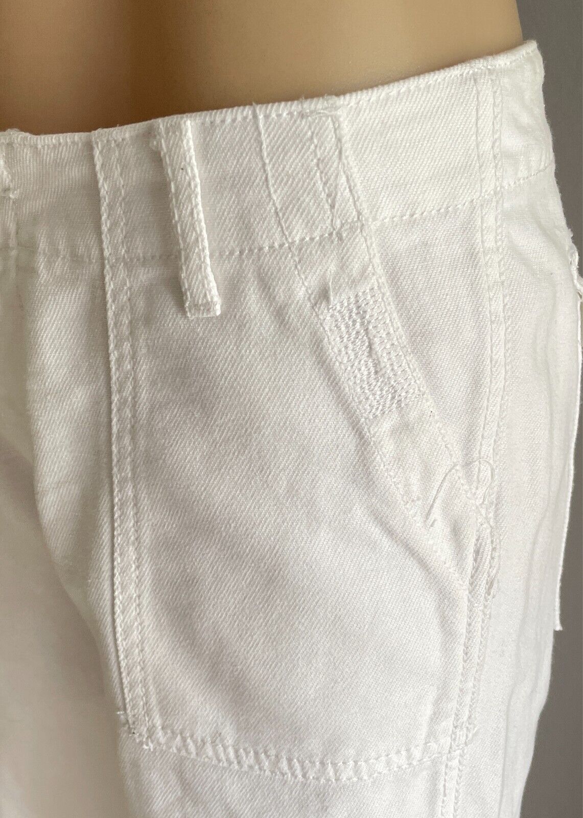 ENVIOUS White Skinny Leg Cropped Denim Jeans Size 12 Distressed at Pockets