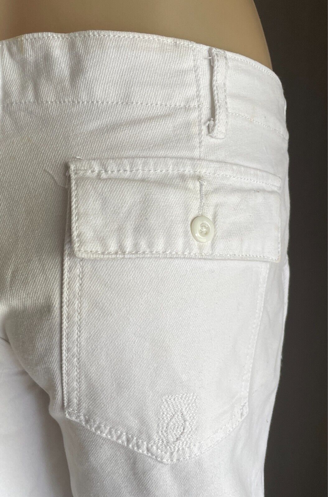 ENVIOUS White Skinny Leg Cropped Denim Jeans Size 12 Distressed at Pockets