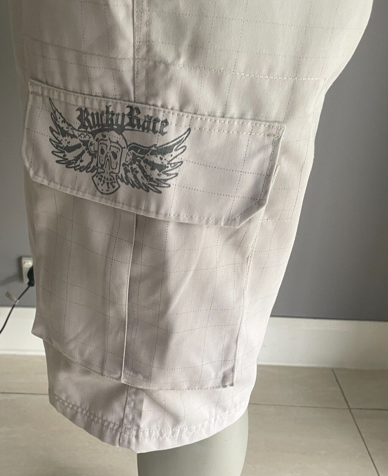 Cargo Shorts RUCKY RACE Side Pockets Mid Length Beige & Faint Check Size L