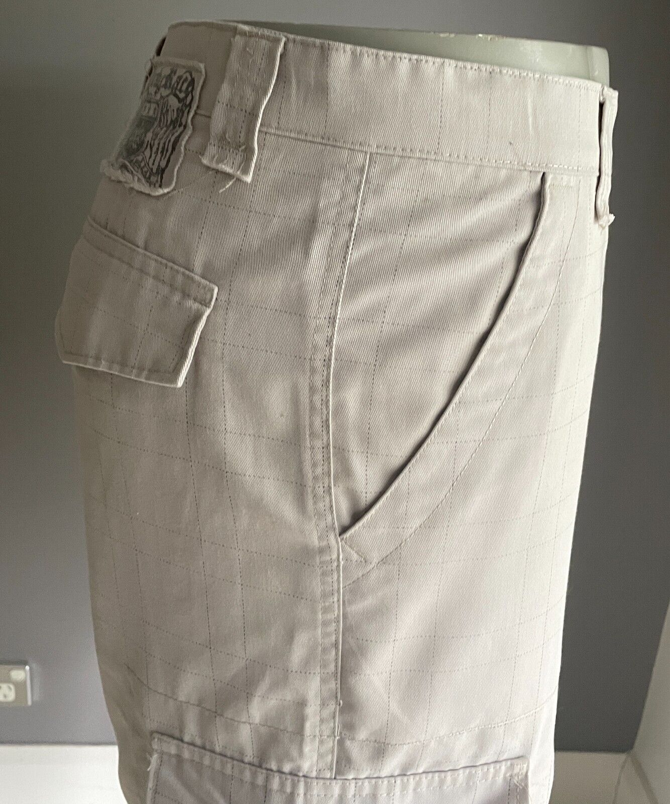 Cargo Shorts RUCKY RACE Side Pockets Mid Length Beige & Faint Check Size L