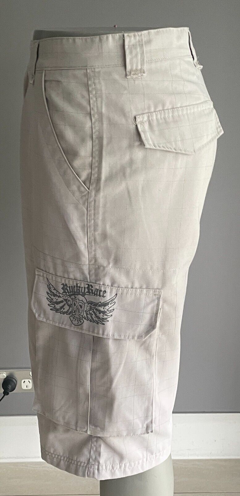 Cargo Shorts RUCKY RACE Side Pockets Mid Length Beige & Faint Check Size L