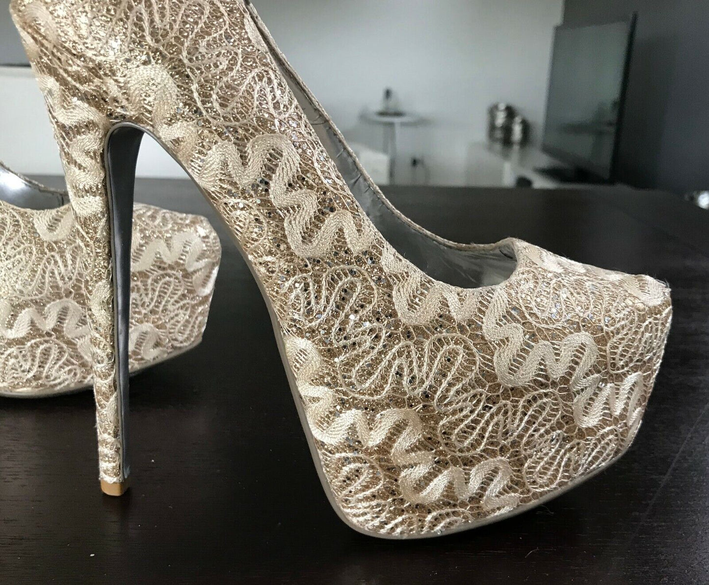 ZU "Sunrise" Stiletto Shoes Glitter Gold Fabric Platform High Heel Size 7 NEW