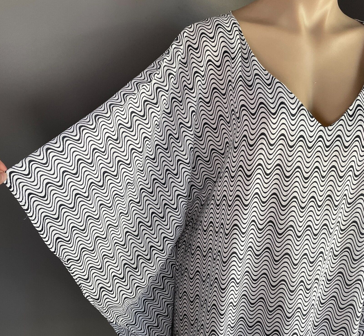MISSONI for TARGET Beach Cover Black White Wave Print Kaftan Kimono Sz 16 NEW