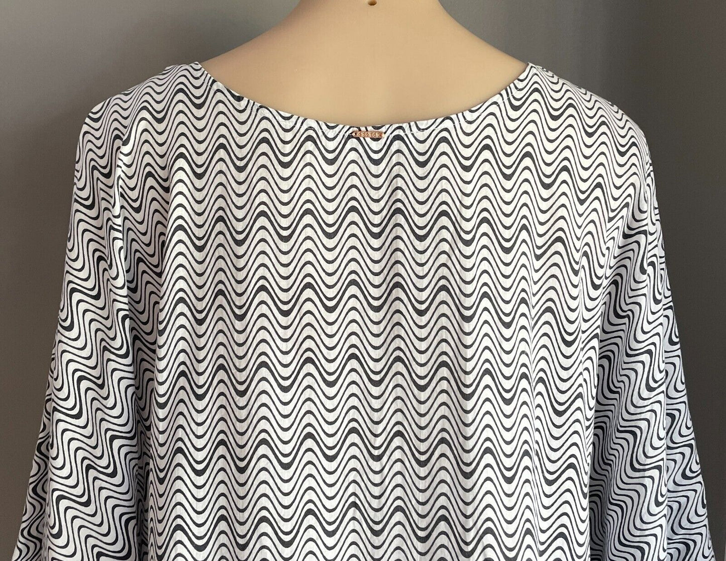 MISSONI for TARGET Beach Cover Black White Wave Print Kaftan Kimono Sz 16 NEW