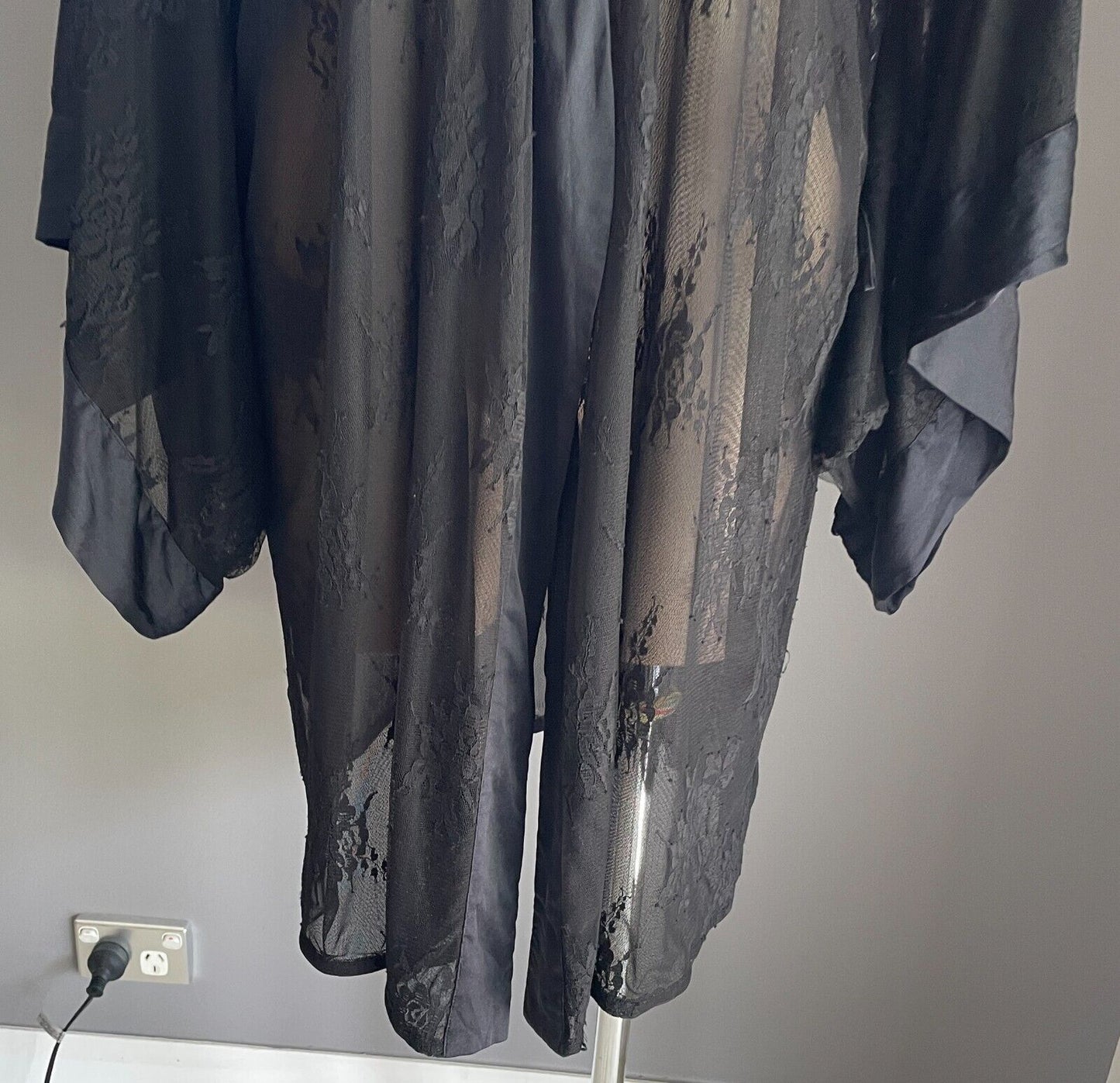 LA SENZA PRIVE Black Lace Satin Trim Short Sleeve Kimono Robe Size L XL