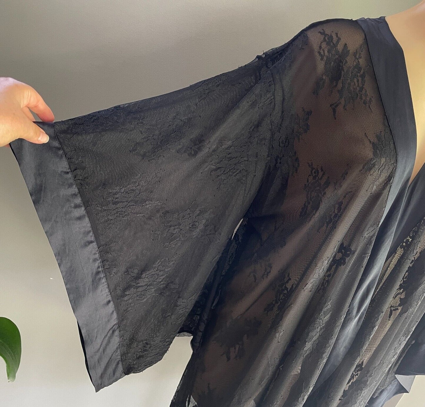 LA SENZA PRIVE Black Lace Satin Trim Short Sleeve Kimono Robe Size L XL