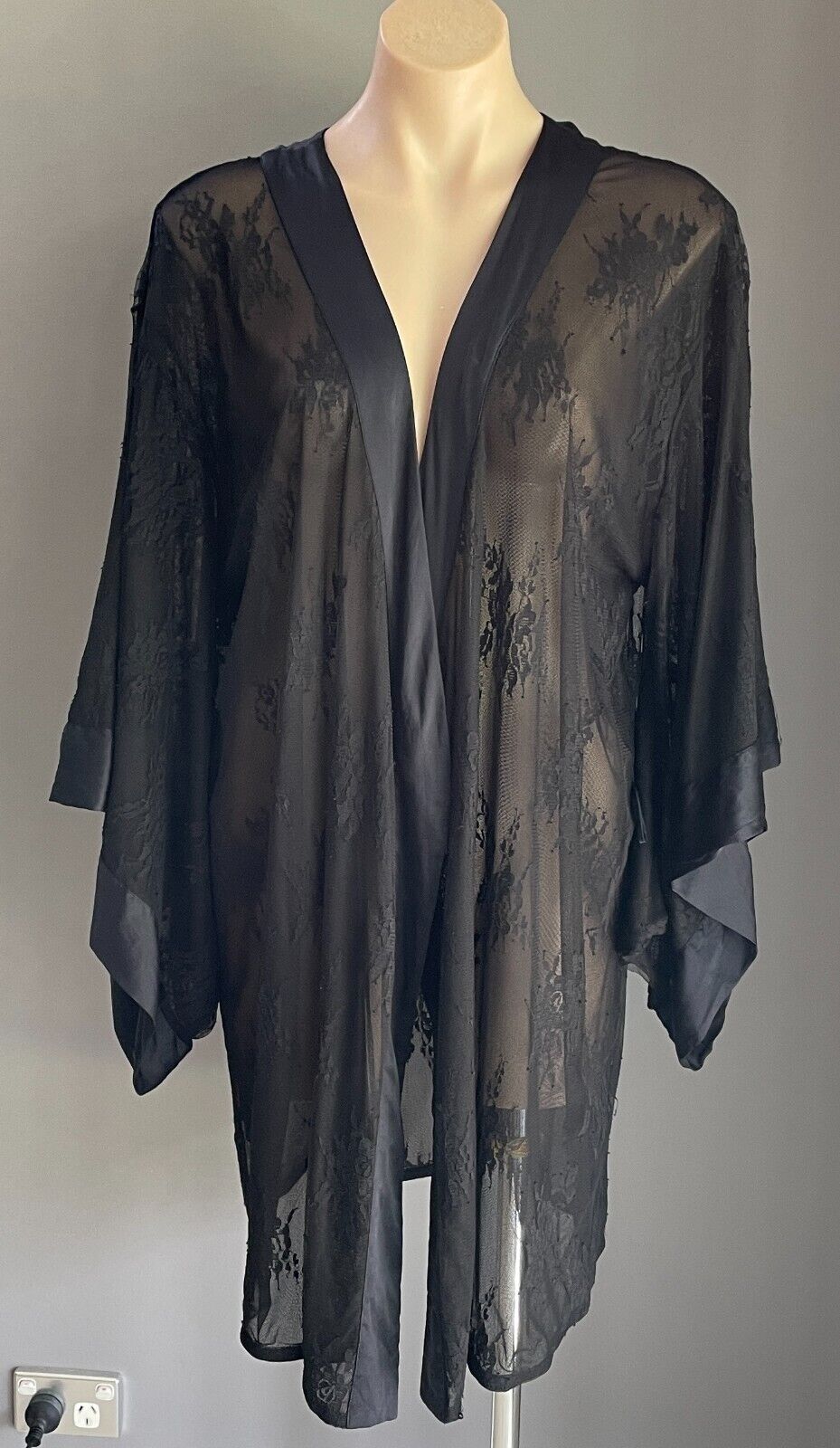LA SENZA PRIVE Black Lace Satin Trim Short Sleeve Kimono Robe Size L XL